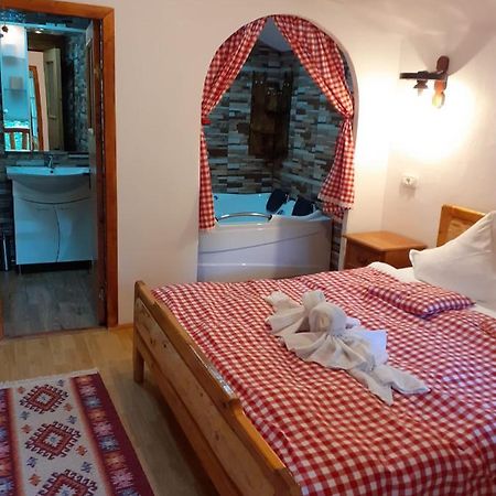 Cabanute Si Camping Dracula Capatineni-Paminteni ภายนอก รูปภาพ