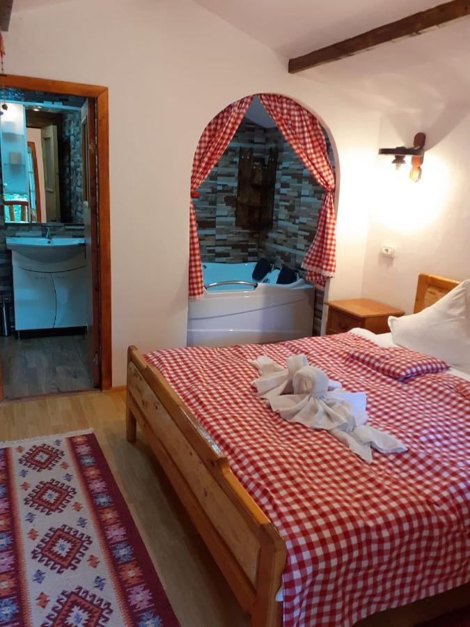Cabanute Si Camping Dracula Capatineni-Paminteni ภายนอก รูปภาพ