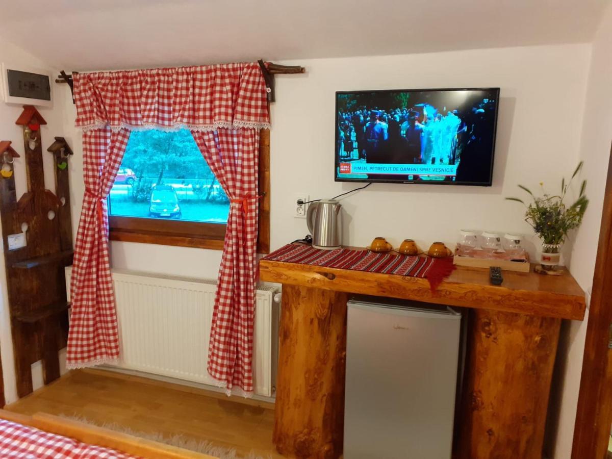 Cabanute Si Camping Dracula Capatineni-Paminteni ภายนอก รูปภาพ
