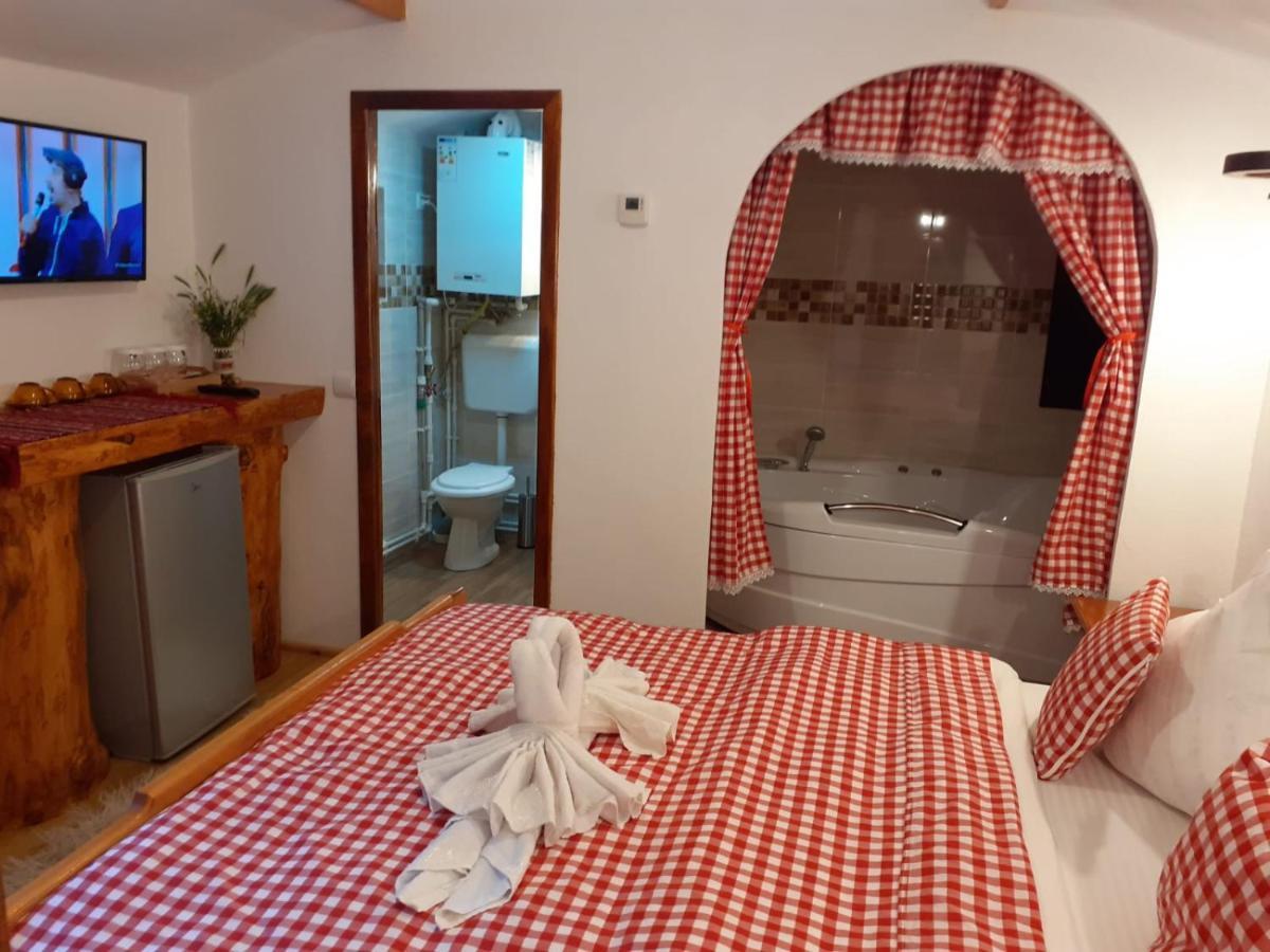 Cabanute Si Camping Dracula Capatineni-Paminteni ภายนอก รูปภาพ