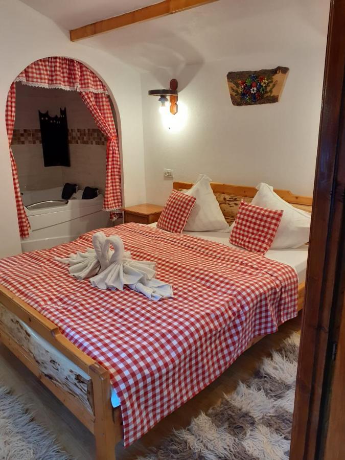 Cabanute Si Camping Dracula Capatineni-Paminteni ภายนอก รูปภาพ