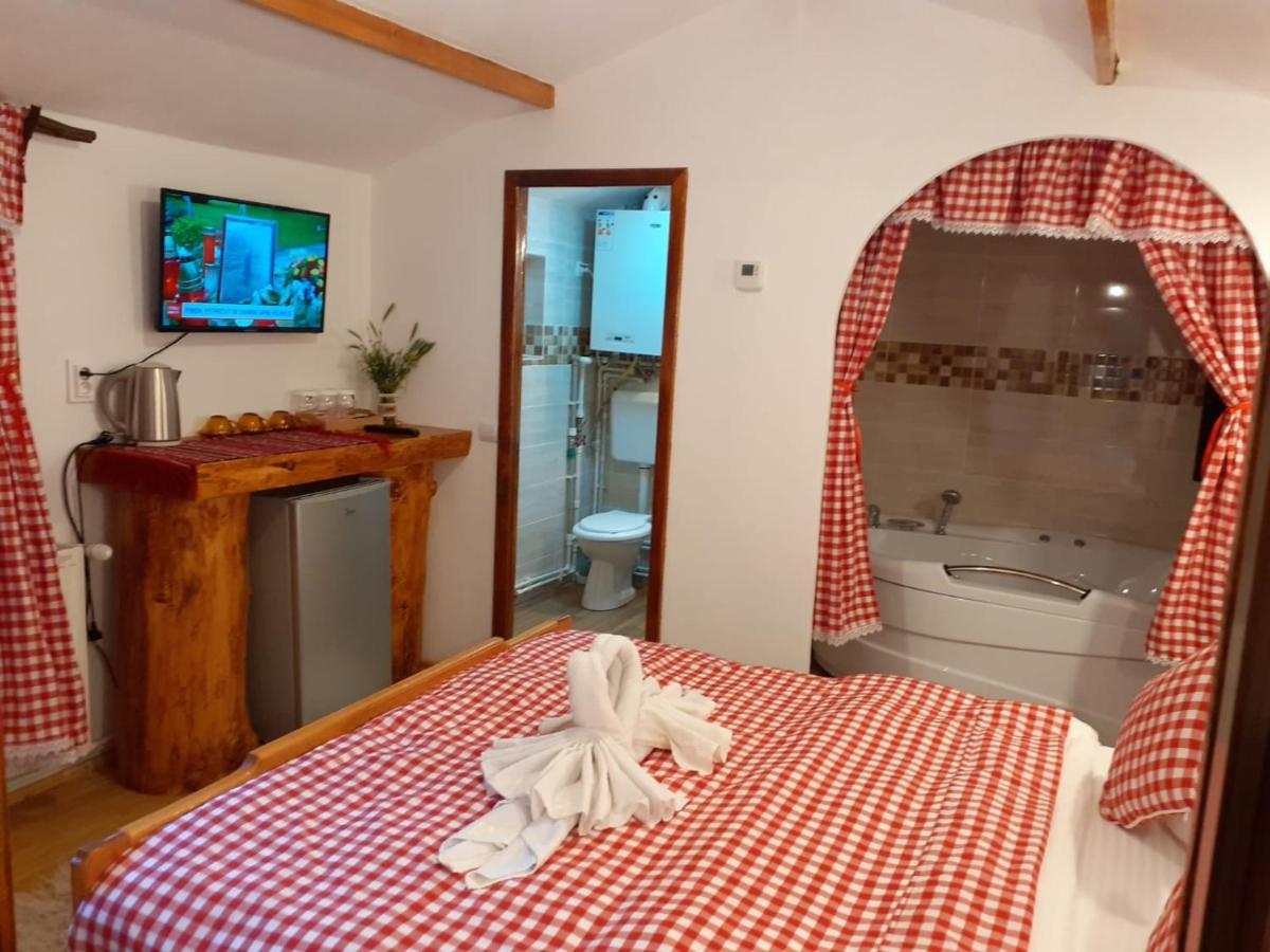 Cabanute Si Camping Dracula Capatineni-Paminteni ภายนอก รูปภาพ