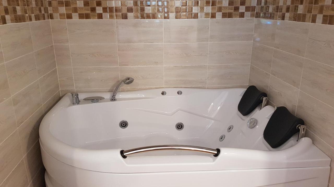 Cabanute Si Camping Dracula Capatineni-Paminteni ภายนอก รูปภาพ
