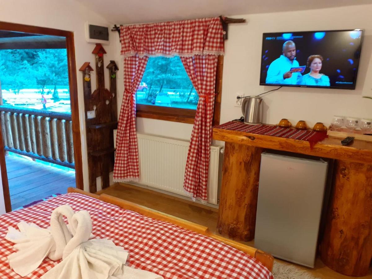 Cabanute Si Camping Dracula Capatineni-Paminteni ภายนอก รูปภาพ