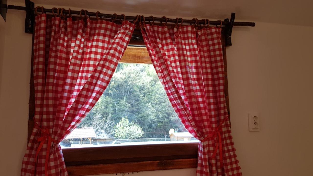 Cabanute Si Camping Dracula Capatineni-Paminteni ภายนอก รูปภาพ