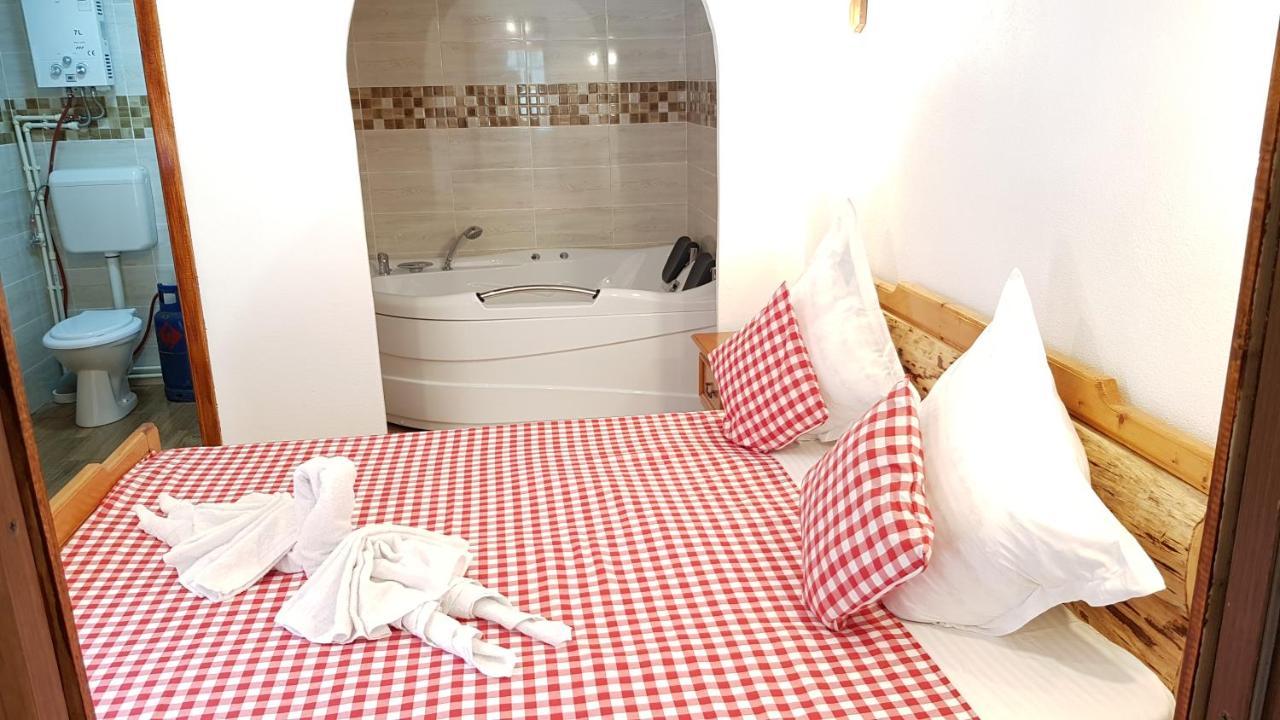 Cabanute Si Camping Dracula Capatineni-Paminteni ภายนอก รูปภาพ
