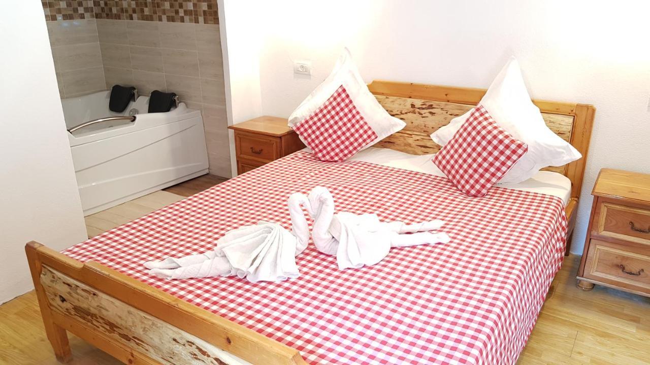Cabanute Si Camping Dracula Capatineni-Paminteni ภายนอก รูปภาพ
